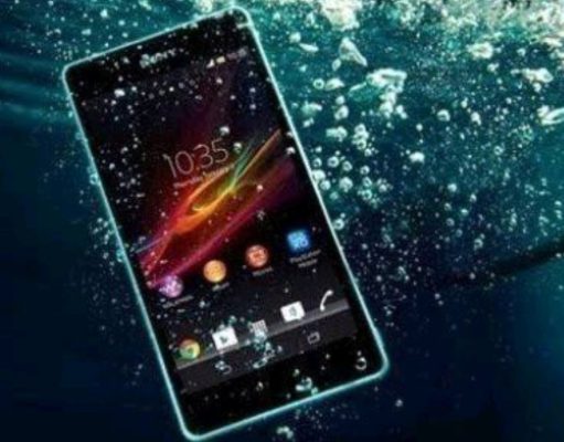If Your Mobile Phone Falls in Water, Don’t Place it Under the Sun But Follow These 4 Steps